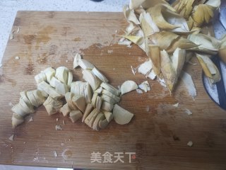 咸肉炖五花肉和鸡翅根的做法步骤：11