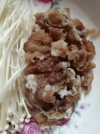 金针肥牛汤的做法步骤：4