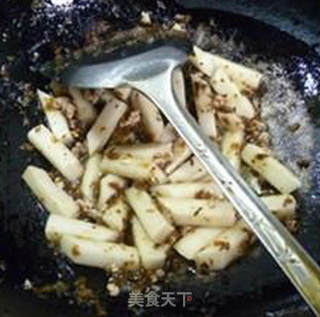 碎米芽菜肉末炒年糕的做法步骤：6