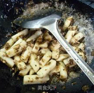碎米芽菜肉末炒年糕的做法步骤：8