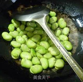 韭菜芽蚕豆炒年糕的做法步骤：6