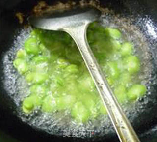 韭菜芽蚕豆炒年糕的做法步骤：7