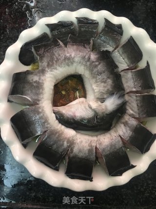 酸菜咸梅蒸鳗鱼的做法步骤：7