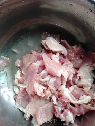 孜然羊肉片的做法步骤：1