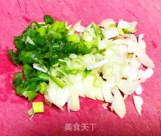 剁椒炒鸡蛋的做法步骤：1