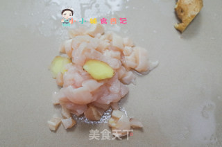 9个月以上西葫芦鸡肉蛋饼的做法步骤：1
