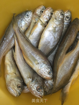 干煎小黄花的做法步骤：1