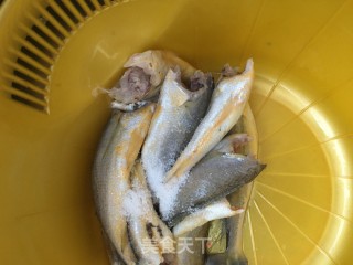 干煎小黄花的做法步骤：3