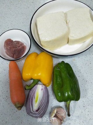 圣诞莱一烧豆腐的做法步骤：1