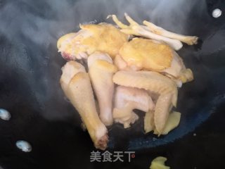 菌菇粉丝鸡汤的做法步骤：3