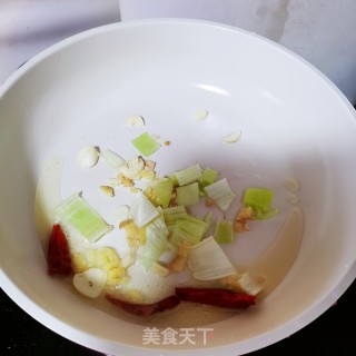 小炒猪肚青椒的做法步骤：3