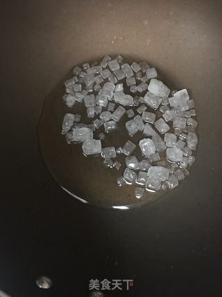 草莓圣诞老人糖葫芦的做法步骤：6