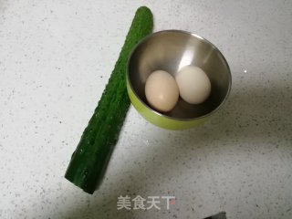 黄瓜炒鸡蛋的做法步骤：1