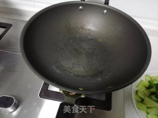 黄瓜炒鸡蛋的做法步骤：3