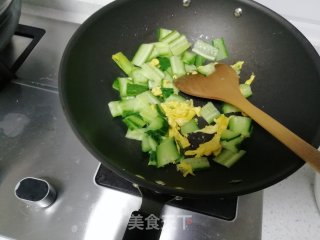 黄瓜炒鸡蛋的做法步骤：5