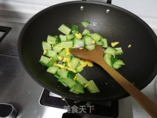 黄瓜炒鸡蛋的做法步骤：6