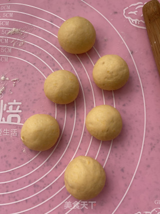 小猪豆沙包的做法步骤：9