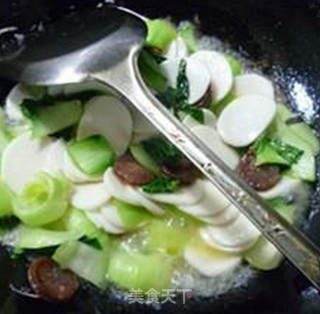 麻辣香肠青菜炒年糕的做法步骤：8