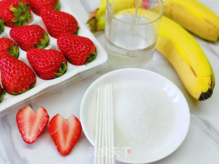 草莓小雪人的做法步骤：1