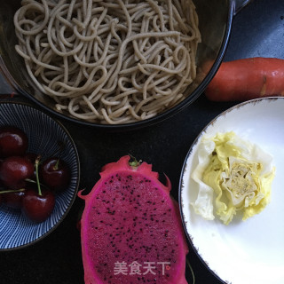 圣诞果蔬花环的做法步骤：1