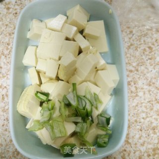 黄豆酱烧嫩豆腐的做法步骤：1