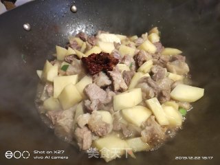 土豆炖牛腩的做法步骤：5