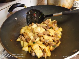土豆炖牛腩的做法步骤：6