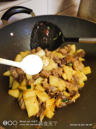 土豆炖牛腩的做法步骤：7