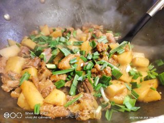 土豆炖牛腩的做法步骤：10
