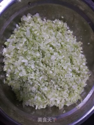 猪肉白菜水饺的做法步骤：1