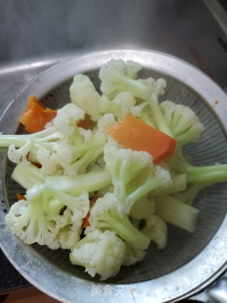 炒花菜的做法步骤：4