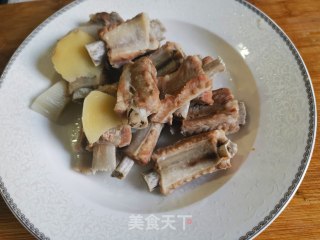糖酥排骨的做法步骤：1