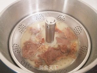 藤椒牛肉面的做法步骤：8