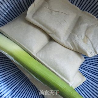 香辣肉末炒豆干的做法步骤：1