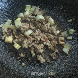 香辣肉末炒豆干的做法步骤：4