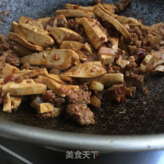 香辣肉末炒豆干的做法步骤：7