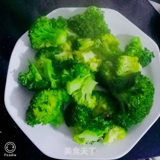 雪花中的水果圣诞树的做法步骤：1