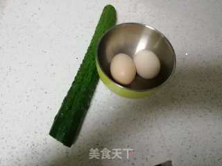 黄瓜炒鸡蛋的做法步骤：1