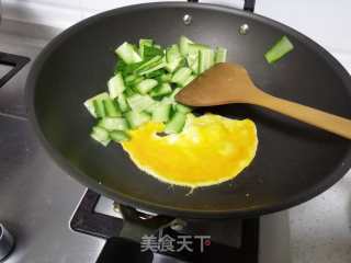 黄瓜炒鸡蛋的做法步骤：4