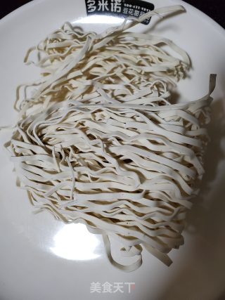 香菇虾米汤面的做法步骤：1