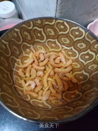 香菇虾米汤面的做法步骤：2