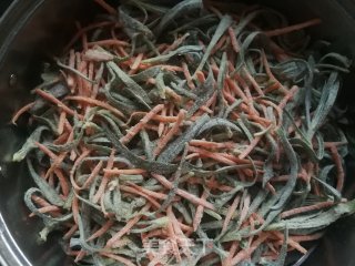 胡萝卜蒸面条菜的做法步骤：8