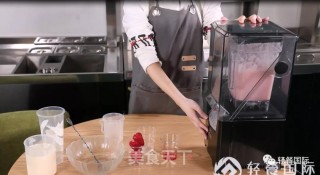 芝士雪绒莓果—饮品界的C位担当！的做法步骤：2