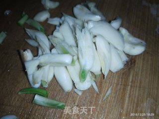 尖椒炒猪肝的做法步骤：2