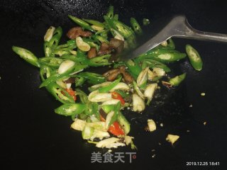 尖椒炒猪肝的做法步骤：7