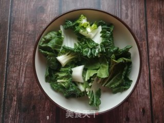 胡萝卜白菜年糕汤的做法步骤：2