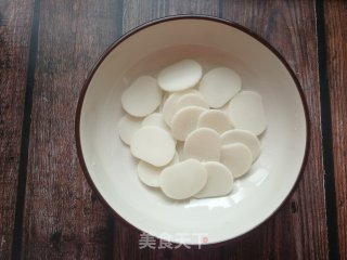 胡萝卜白菜年糕汤的做法步骤：3