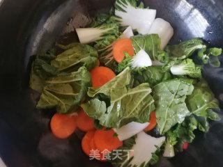 胡萝卜白菜年糕汤的做法步骤：5
