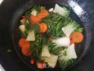 胡萝卜白菜年糕汤的做法步骤：6