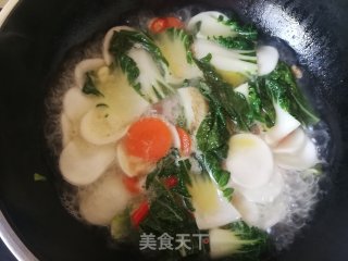 胡萝卜白菜年糕汤的做法步骤：8